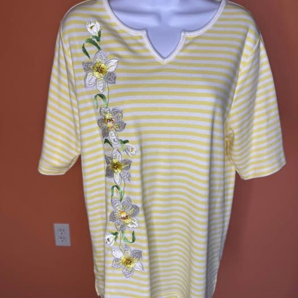 Quacker Factory Yellow & White Striped Floral Top Large Floral